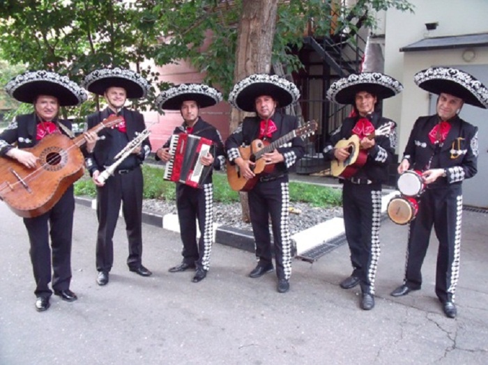 Народная музыка американского континента конспект 6 класс. Мариачи Мексика. Группа Мариачи. Марьячи в Мехико. Мексика Эстетика Мариачи.